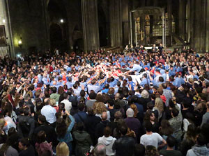 Fires 2016. Castells dins la nau g&ograve;tica de la Catedral de Girona