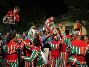 Fires 2016. Els Castells de Vig&iacute;lia a la Rambla de la Llibertat, amb els Marrecs de Salt i la Nova Muixeranga d'Algemes&iacute;