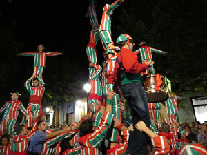 Fires 2016. Els Castells de Vig&iacute;lia a la Rambla de la Llibertat, amb els Marrecs de Salt i la Nova Muixeranga d'Algemes&iacute;