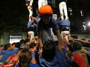 Fires 2016. Els Castells de Vig&iacute;lia a la Rambla de la Llibertat, amb els Marrecs de Salt i la Nova Muixeranga d'Algemes&iacute;