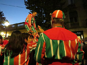 Fires 2016. Els Castells de Vig&iacute;lia a la Rambla de la Llibertat, amb els Marrecs de Salt i la Nova Muixeranga d'Algemes&iacute;