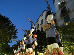 Fires 2016. Els Castells de Vig&iacute;lia a la Rambla de la Llibertat, amb els Marrecs de Salt i la Nova Muixeranga d'Algemes&iacute;