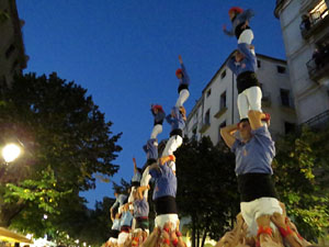 Fires 2016. Els Castells de Vig&iacute;lia a la Rambla de la Llibertat, amb els Marrecs de Salt i la Nova Muixeranga d'Algemes&iacute;