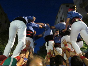 Fires 2016. Els Castells de Vig&iacute;lia a la Rambla de la Llibertat, amb els Marrecs de Salt i la Nova Muixeranga d'Algemes&iacute;
