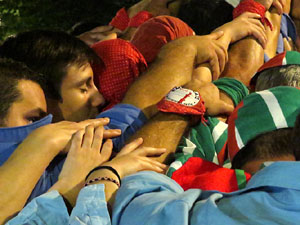 Fires 2016. Els Castells de Vig&iacute;lia a la Rambla de la Llibertat, amb els Marrecs de Salt i la Nova Muixeranga d'Algemes&iacute;