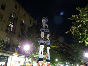 Fires 2016. Els Castells de Vig&iacute;lia a la Rambla de la Llibertat, amb els Marrecs de Salt i la Nova Muixeranga d'Algemes&iacute;