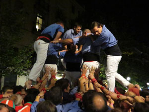 Fires 2016. Els Castells de Vig&iacute;lia a la Rambla de la Llibertat, amb els Marrecs de Salt i la Nova Muixeranga d'Algemes&iacute;