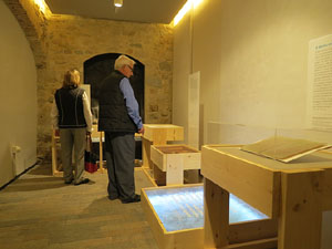 Exposici&oacute; Aig&uuml;es rituals. Una hist&ograve;ria dels banys jueus de Girona, al Museu d'Hist&ograve;ria dels Jueus de Girona