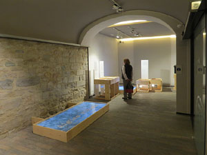 Exposici&oacute; Aig&uuml;es rituals. Una hist&ograve;ria dels banys jueus de Girona, al Museu d'Hist&ograve;ria dels Jueus de Girona