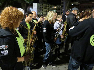 Fires 2016. Girona Gran Parade, trobada de marxing bands, amb la Girona Marxing Band, Bisband d'Empord&agrave;, Balkan Paradise Orchestra i Bufant Fort