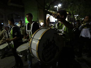 Fires 2016. Girona Gran Parade, trobada de marxing bands, amb la Girona Marxing Band, Bisband d'Empord&agrave;, Balkan Paradise Orchestra i Bufant Fort