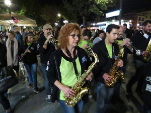 Fires 2016. Girona Gran Parade, trobada de marxing bands, amb la Girona Marxing Band, Bisband d'Empord&agrave;, Balkan Paradise Orchestra i Bufant Fort