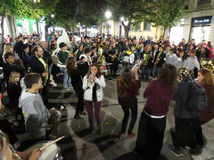 Fires 2016. Girona Gran Parade, trobada de marxing bands, amb la Girona Marxing Band, Bisband d'Empord&agrave;, Balkan Paradise Orchestra i Bufant Fort