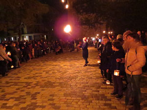 Fires 2016. Espectacle de foc i m&uacute;sica Llumin&agrave;ries de Fires, a c&agrave;rrec de Taller de Magn&egrave;sia i Els Berros de la Cort