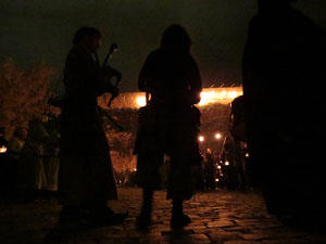 Fires 2016. Espectacle de foc i m&uacute;sica Llumin&agrave;ries de Fires, a c&agrave;rrec de Taller de Magn&egrave;sia i Els Berros de la Cort
