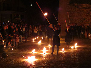Fires 2016. Espectacle de foc i m&uacute;sica Llumin&agrave;ries de Fires, a c&agrave;rrec de Taller de Magn&egrave;sia i Els Berros de la Cort