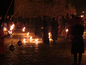 Fires 2016. Espectacle de foc i m&uacute;sica Llumin&agrave;ries de Fires, a c&agrave;rrec de Taller de Magn&egrave;sia i Els Berros de la Cort
