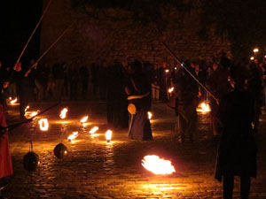 Fires 2016. Espectacle de foc i m&uacute;sica Llumin&agrave;ries de Fires, a c&agrave;rrec de Taller de Magn&egrave;sia i Els Berros de la Cort