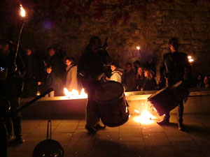 Fires 2016. Espectacle de foc i m&uacute;sica Llumin&agrave;ries de Fires, a c&agrave;rrec de Taller de Magn&egrave;sia i Els Berros de la Cort