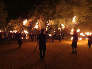 Fires 2016. Espectacle de foc i m&uacute;sica Llumin&agrave;ries de Fires, a c&agrave;rrec de Taller de Magn&egrave;sia i Els Berros de la Cort