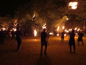 Fires 2016. Espectacle de foc i m&uacute;sica Llumin&agrave;ries de Fires, a c&agrave;rrec de Taller de Magn&egrave;sia i Els Berros de la Cort