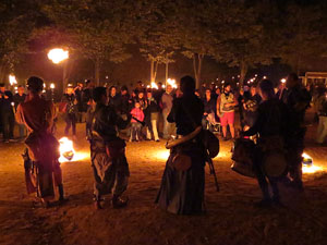 Fires 2016. Espectacle de foc i m&uacute;sica Llumin&agrave;ries de Fires, a c&agrave;rrec de Taller de Magn&egrave;sia i Els Berros de la Cort