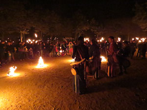 Fires 2016. Espectacle de foc i m&uacute;sica Llumin&agrave;ries de Fires, a c&agrave;rrec de Taller de Magn&egrave;sia i Els Berros de la Cort
