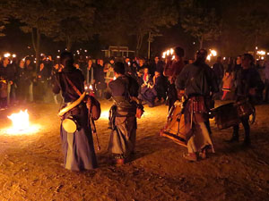 Fires 2016. Espectacle de foc i m&uacute;sica Llumin&agrave;ries de Fires, a c&agrave;rrec de Taller de Magn&egrave;sia i Els Berros de la Cort