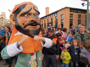 Fires 2016. El preg&oacute. Cercavila amb gegants, capgrossos i mules