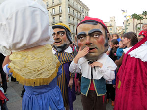 Fires 2016. El preg&oacute. Cercavila amb gegants, capgrossos i mules