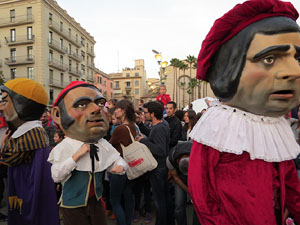 Fires 2016. El preg&oacute. Cercavila amb gegants, capgrossos i mules