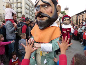 Fires 2016. El preg&oacute. Cercavila amb gegants, capgrossos i mules