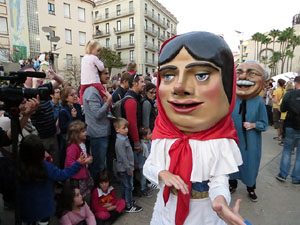 Fires 2016. El preg&oacute. Cercavila amb gegants, capgrossos i mules
