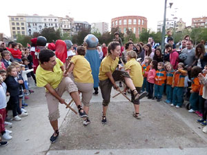 Fires 2016. El preg&oacute. Cercavila amb gegants, capgrossos i mules