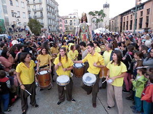 Fires 2016. El preg&oacute. Cercavila amb gegants, capgrossos i mules