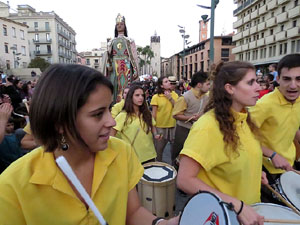 Fires 2016. El preg&oacute. Cercavila amb gegants, capgrossos i mules