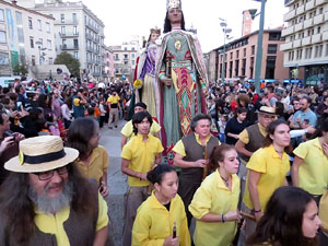 Fires 2016. El preg&oacute. Cercavila amb gegants, capgrossos i mules