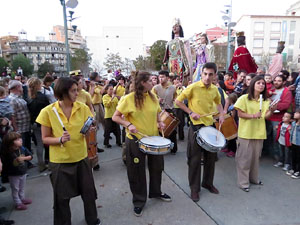 Fires 2016. El preg&oacute. Cercavila amb gegants, capgrossos i mules