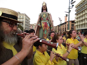 Fires 2016. El preg&oacute. Cercavila amb gegants, capgrossos i mules