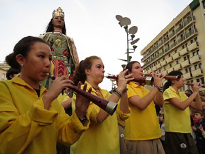 Fires 2016. El preg&oacute. Cercavila amb gegants, capgrossos i mules