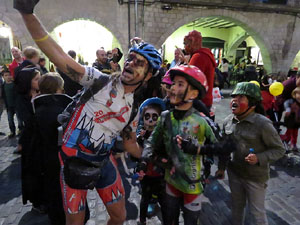 Fires 2016. 5a. Zombie Walk de Girona dins el festival Acocollona't