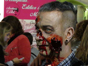 Fires 2016. 5a. Zombie Walk de Girona dins el festival Acocollona't