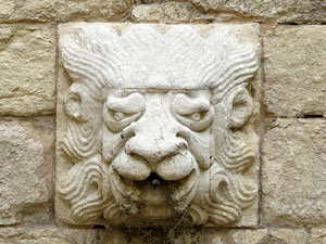La font de la pla&ccedil;a dels Lledoners