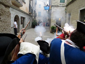 Girona resisteix! Jornades de recreaci&oacute; hist&ograve;rica de la Guerra de Successi&oacute;. Combat al carrer de Bellmirall