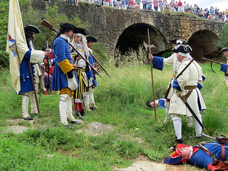 Girona resisteix! Jornades de recreaci&oacute; hist&ograve;rica de la Guerra de Successi&oacute;. Castell de Montju&iuml;c. Capitulaci&oacute; del b&agrave;ndol austriacista