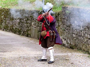 Girona resisteix! Jornades de recreaci&oacute; hist&ograve;rica de la Guerra de Successi&oacute;. Combat al portal de Sant Crist&ograve;fol