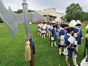 Girona resisteix! Jornades de recreaci&oacute; hist&ograve;rica de la Guerra de Successi&oacute;. La desfilada