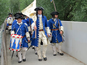 Girona resisteix! Jornades de recreaci&oacute; hist&ograve;rica de la Guerra de Successi&oacute;. La desfilada