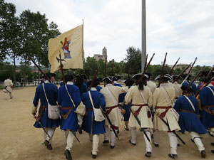 Girona resisteix! Jornades de recreaci&oacute; hist&ograve;rica de la Guerra de Successi&oacute;. La desfilada
