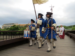 Girona resisteix! Jornades de recreaci&oacute; hist&ograve;rica de la Guerra de Successi&oacute;. La desfilada